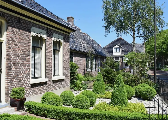 Het Twiscker Huys Bed & Breakfast 4*